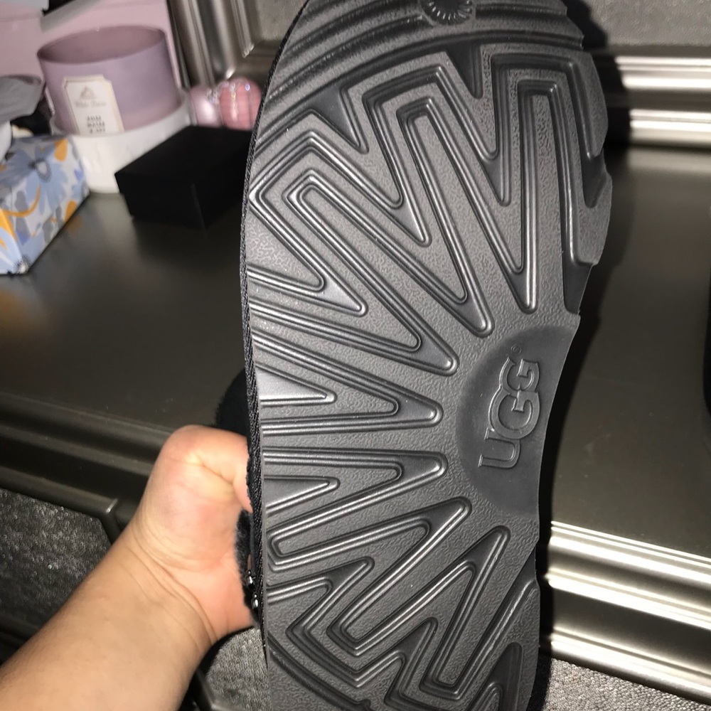 UGGS! - Picture 4 of 5